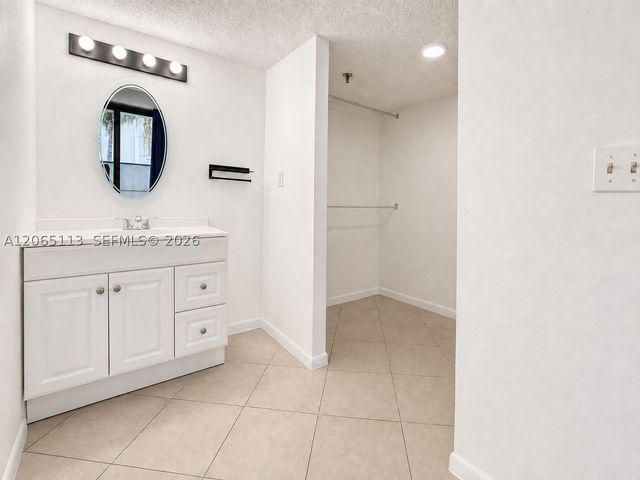 1621 Collins Ave 402, Miami Beach, FL 33139