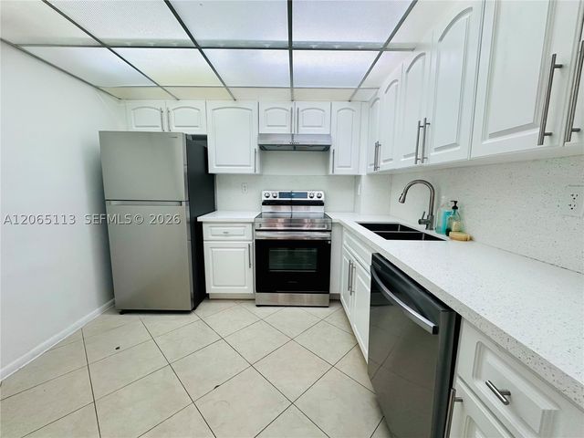 1621 Collins Ave 402, Miami Beach, FL 33139