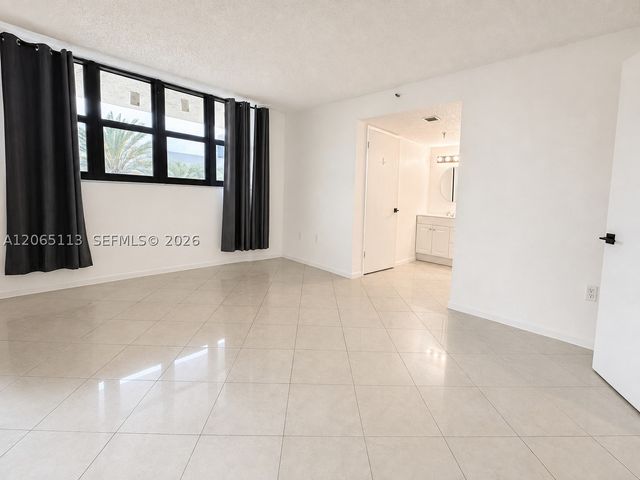 1621 Collins Ave 402, Miami Beach, FL 33139