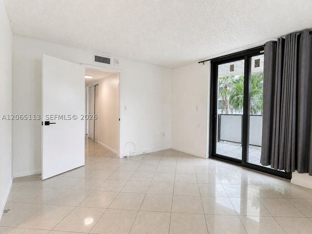 1621 Collins Ave 402, Miami Beach, FL 33139