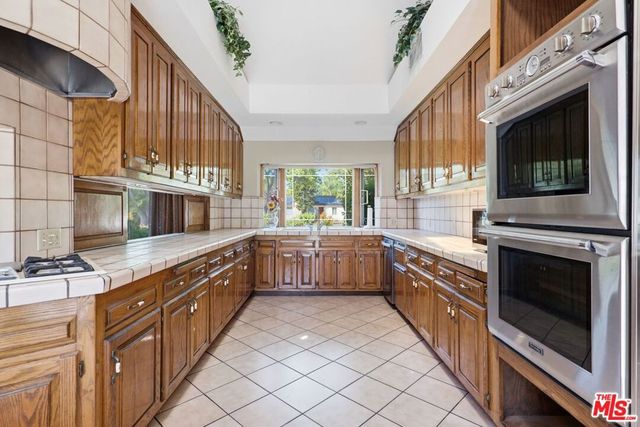 6956 Wish Avenue, Van Nuys, CA 91406