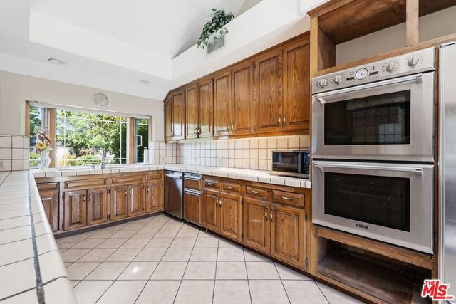 6956 Wish Avenue, Van Nuys, CA 91406