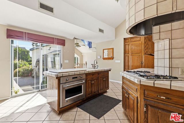 6956 Wish Avenue, Van Nuys, CA 91406