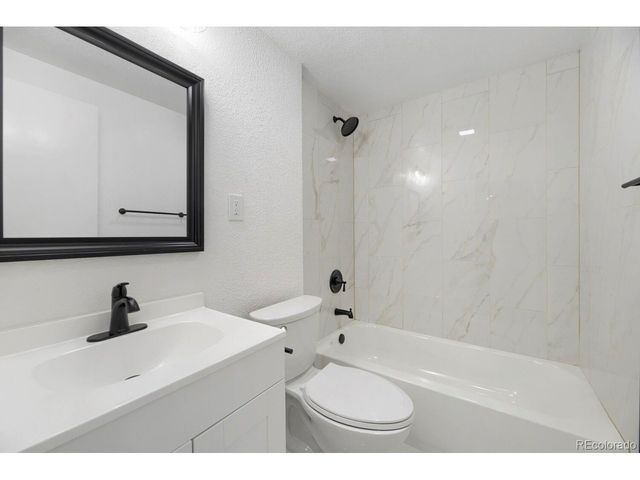 900 S Yarrow St, Lakewood, CO 80226
