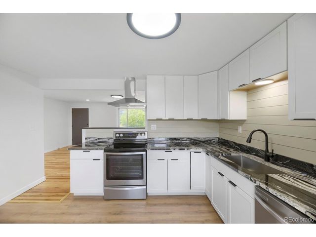 900 S Yarrow St, Lakewood, CO 80226