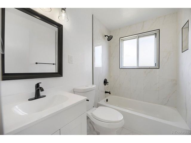 900 S Yarrow St, Lakewood, CO 80226