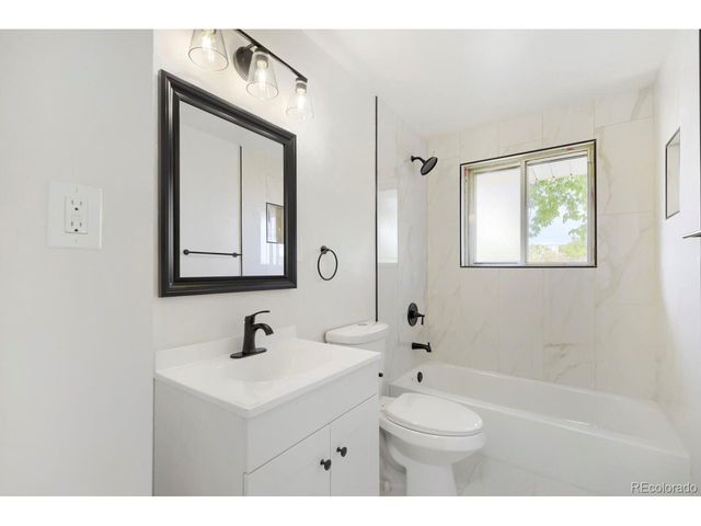 900 S Yarrow St, Lakewood, CO 80226