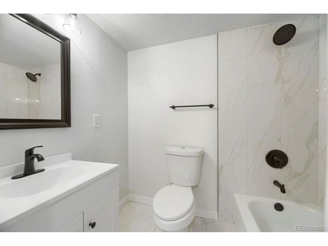900 S Yarrow St, Lakewood, CO 80226
