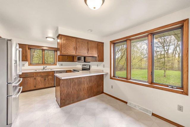 2879 LIME KILN ROAD, Green Bay, WI 54311