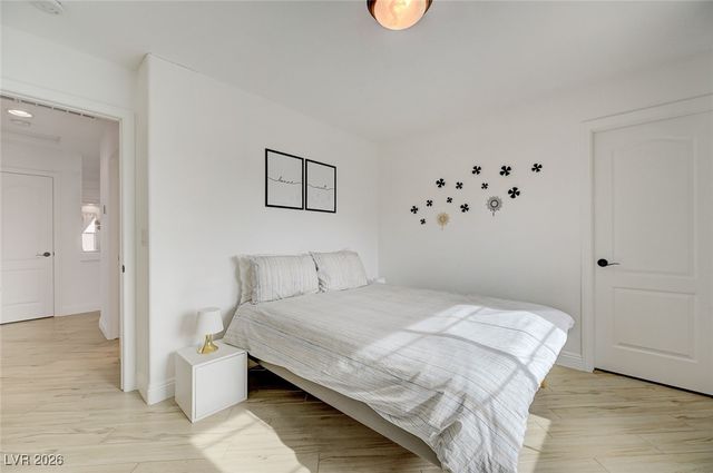 5556 Dancing Fox Court, Las Vegas, NV 89139