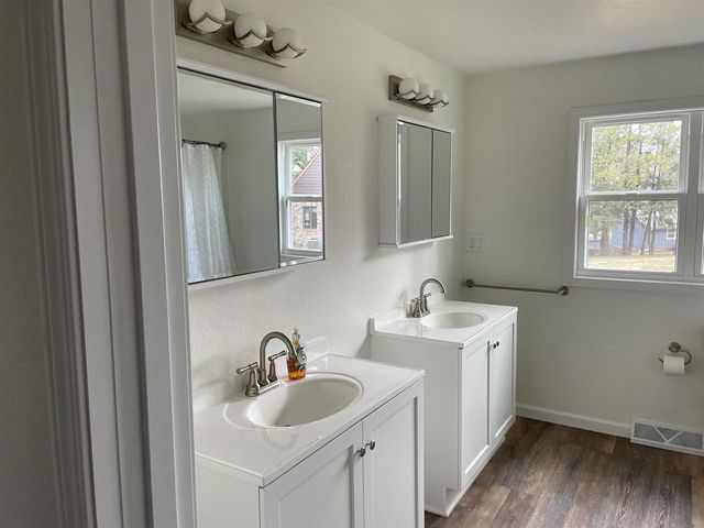 401-403 Mineral Point Court, Janesville, WI 53548