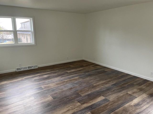 401-403 Mineral Point Court, Janesville, WI 53548