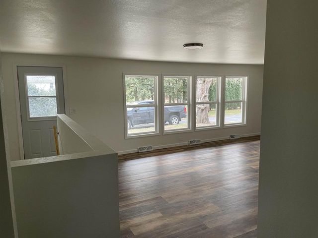 401-403 Mineral Point Court, Janesville, WI 53548