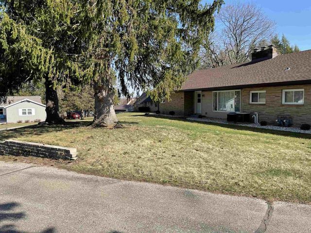 401-403 Mineral Point Court, Janesville, WI 53548