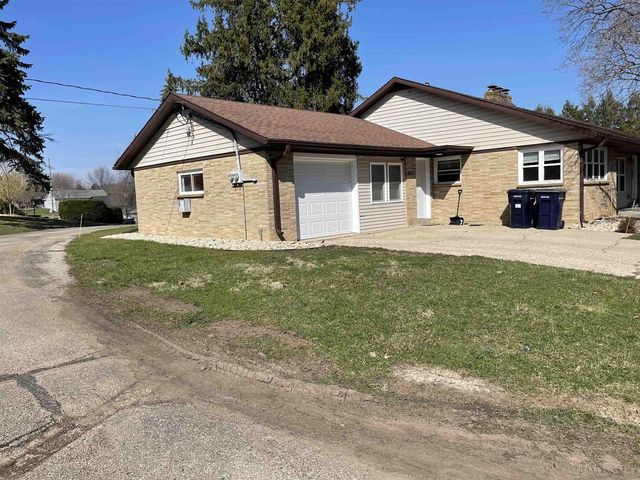 401-403 Mineral Point Court, Janesville, WI 53548