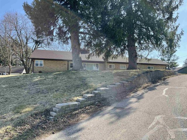 401-403 Mineral Point Court, Janesville, WI 53548