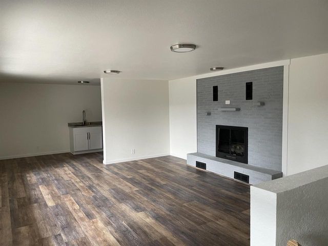 401-403 Mineral Point Court, Janesville, WI 53548