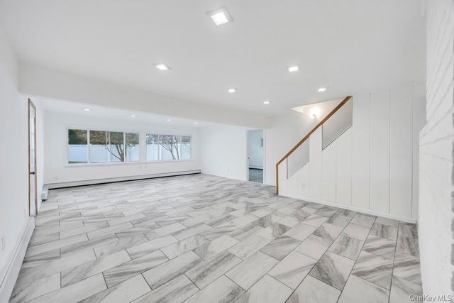 9 Redwood Lane, Levittown, NY 11756