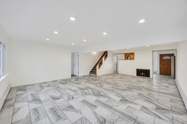 9 Redwood Lane, Levittown, NY 11756