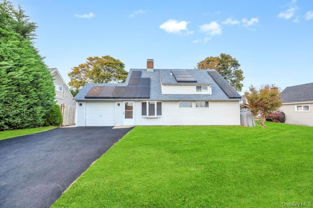 9 Redwood Lane, Levittown, NY 11756