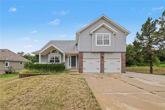 226 N Sunset Lane, Raymore, MO 64083