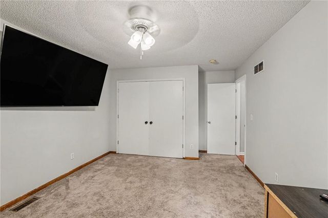 226 N Sunset Lane, Raymore, MO 64083
