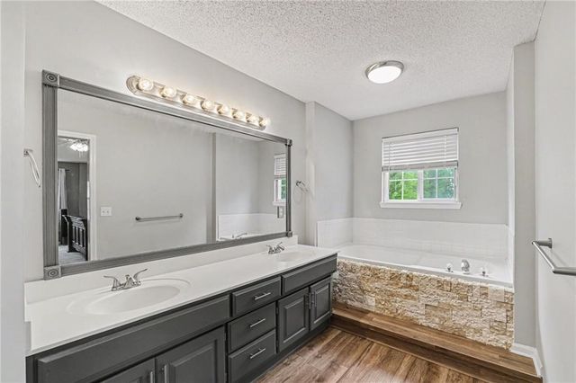 226 N Sunset Lane, Raymore, MO 64083