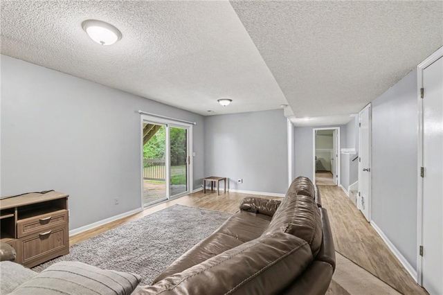 226 N Sunset Lane, Raymore, MO 64083