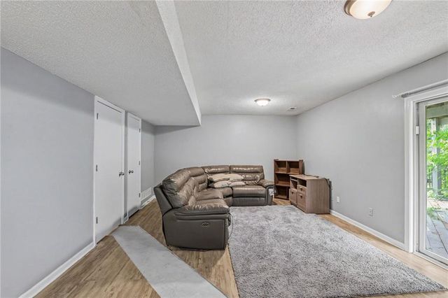 226 N Sunset Lane, Raymore, MO 64083