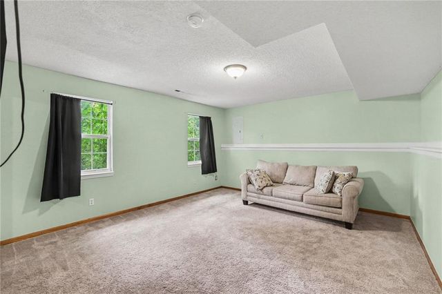 226 N Sunset Lane, Raymore, MO 64083