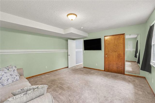 226 N Sunset Lane, Raymore, MO 64083