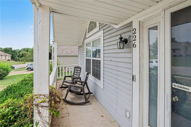 226 N Sunset Lane, Raymore, MO 64083