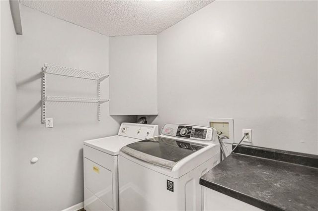226 N Sunset Lane, Raymore, MO 64083