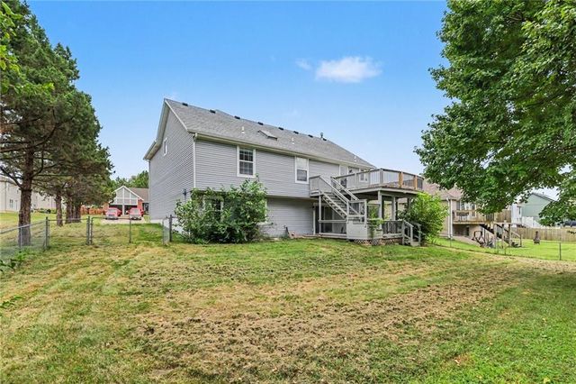 226 N Sunset Lane, Raymore, MO 64083
