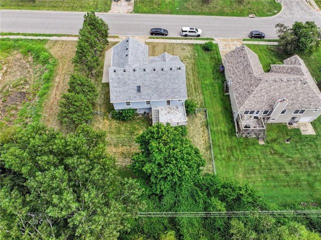 226 N Sunset Lane, Raymore, MO 64083