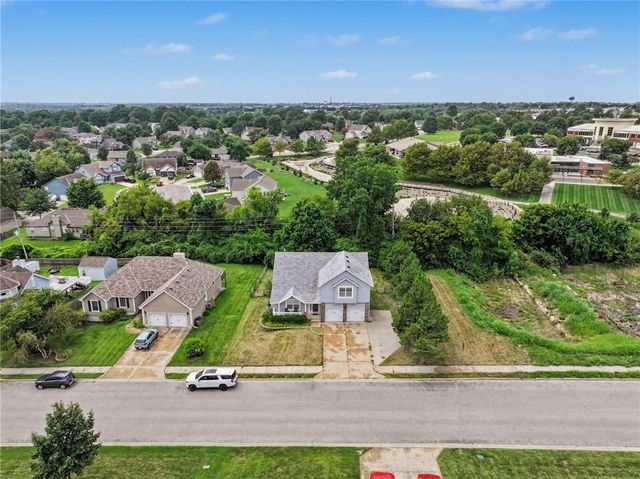 226 N Sunset Lane, Raymore, MO 64083