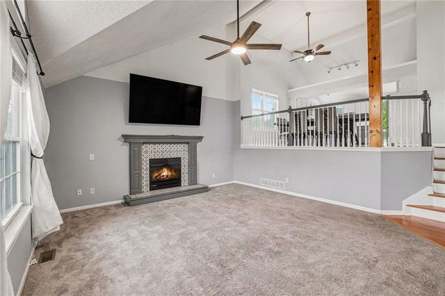 226 N Sunset Lane, Raymore, MO 64083