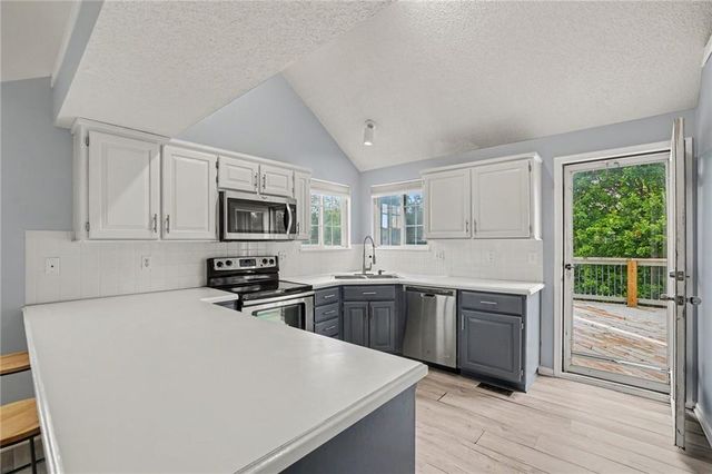 226 N Sunset Lane, Raymore, MO 64083