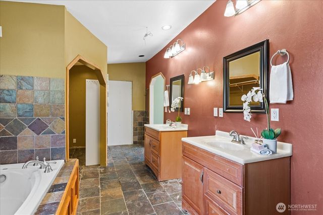7819 225th Place SW, Edmonds, WA 98026