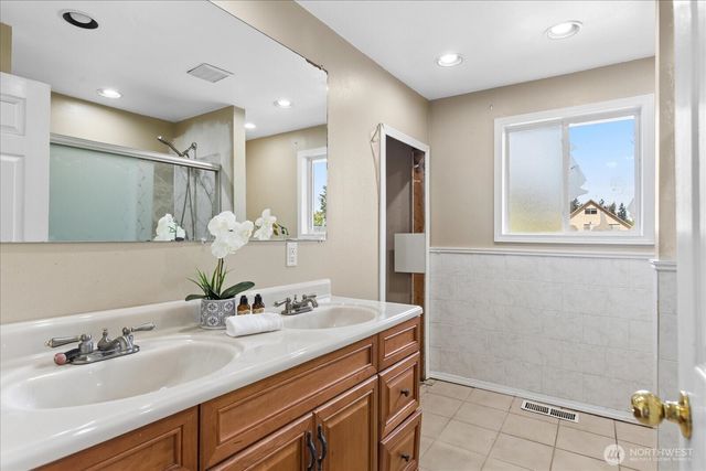 7819 225th Place SW, Edmonds, WA 98026
