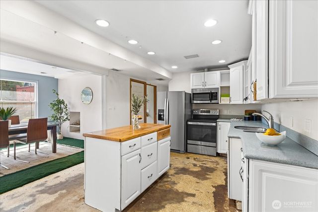 7819 225th Place SW, Edmonds, WA 98026