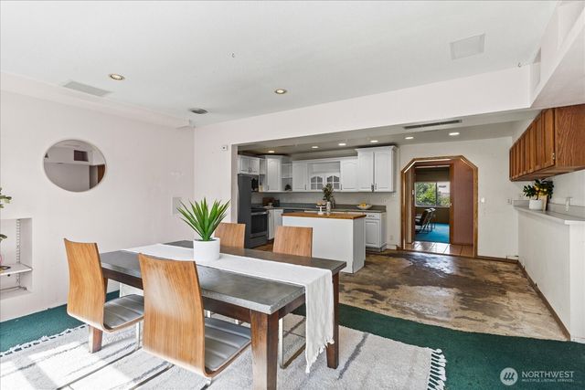 7819 225th Place SW, Edmonds, WA 98026