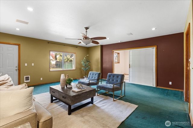 7819 225th Place SW, Edmonds, WA 98026