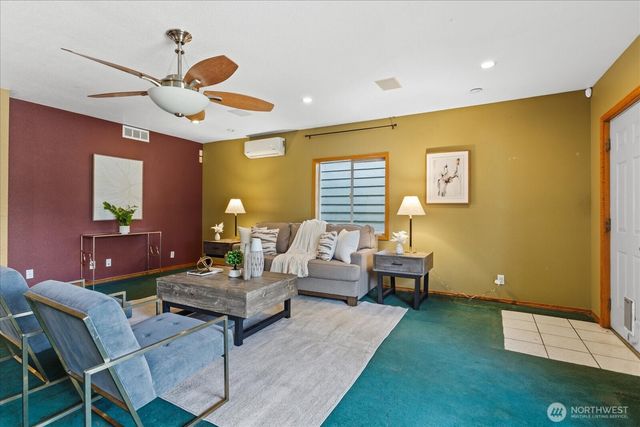 7819 225th Place SW, Edmonds, WA 98026