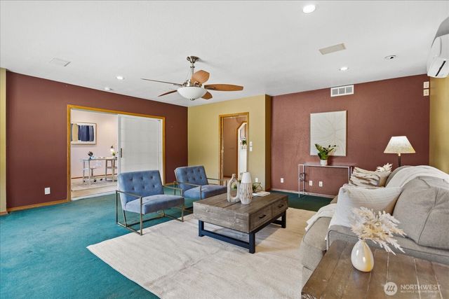 7819 225th Place SW, Edmonds, WA 98026