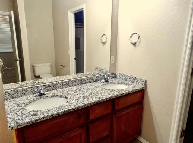 3301 Buckingham Place, Yukon, OK 73099
