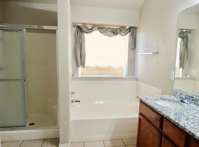3301 Buckingham Place, Yukon, OK 73099