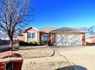 3301 Buckingham Place, Yukon, OK 73099