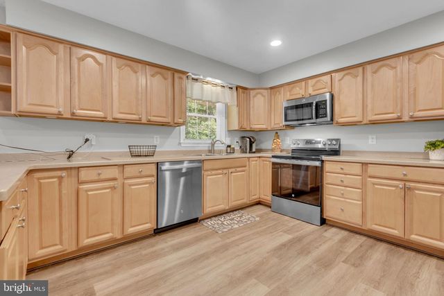 8205 SEVEN PINES LN, Waldorf, MD 20603