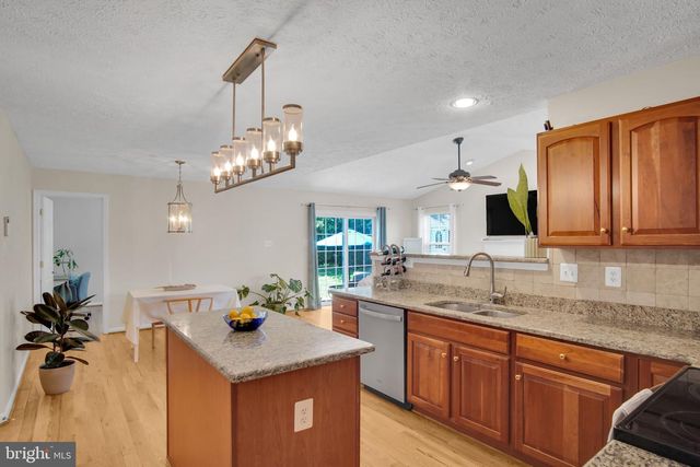 665 CLYDESDALE DR, York, PA 17402